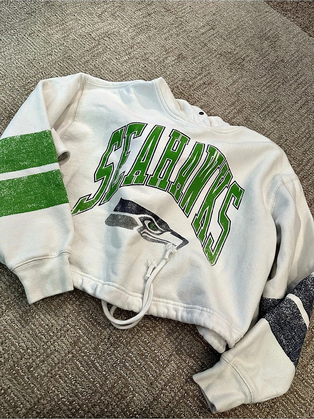 47 Seahawks Graphic Color Block Crop Hoodie in White & Green Size Small